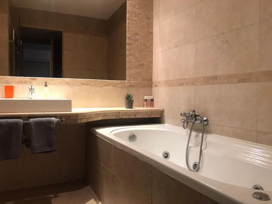 5 Min From Papageorgiou Free Indoor Parking Apartment Thessaloníki Ngoại thất bức ảnh